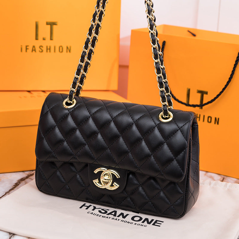 Chanel ℂ𝔽 𝗖𝗹𝗮𝘀𝘀𝗶𝗰 𝗙𝗹𝗮𝗽 in Black Lambskin